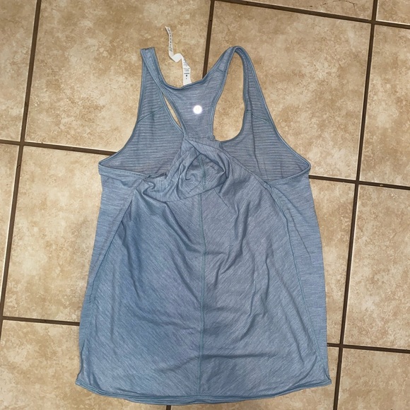 Lululemon tank size 4 - Picture 3 of 4